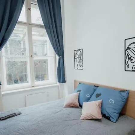 P77 New 4-bedrooms Piotrkowska Cale Miejsce 4 Z Lazienka I Kuchnia Na Korytarzu Budynku