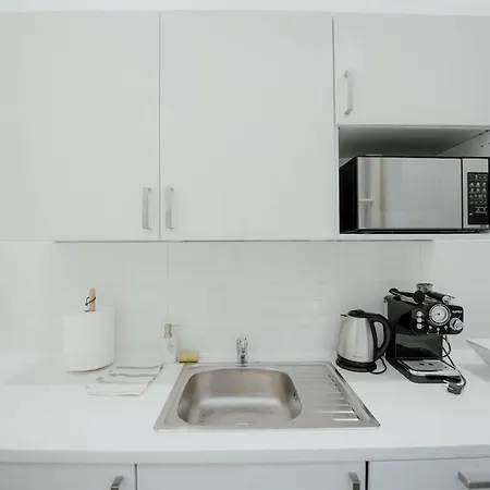 P77 New 4-bedrooms Piotrkowska Cale Miejsce 4 Z Lazienka I Kuchnia Na Korytarzu Budynku * Lodz (Lodz)