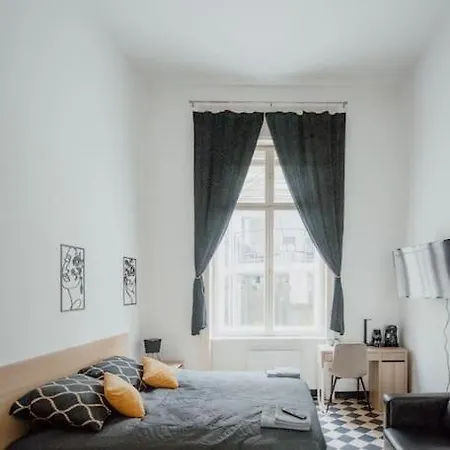 Appartement P77 New 4-bedrooms Piotrkowska Cale Miejsce 4 Z Lazienka I Kuchnia Na Korytarzu Budynku