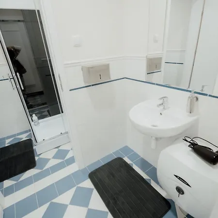 P77 New 4-bedrooms Piotrkowska Cale Miejsce 4 Z Lazienka I Kuchnia Na Korytarzu Budynku *