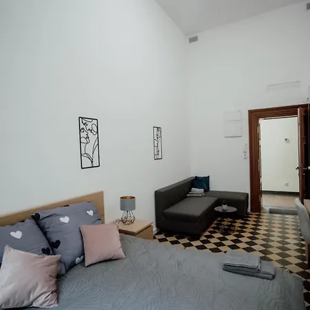 Appartement P77 New 4-bedrooms Piotrkowska Cale Miejsce 4 Z Lazienka I Kuchnia Na Korytarzu Budynku