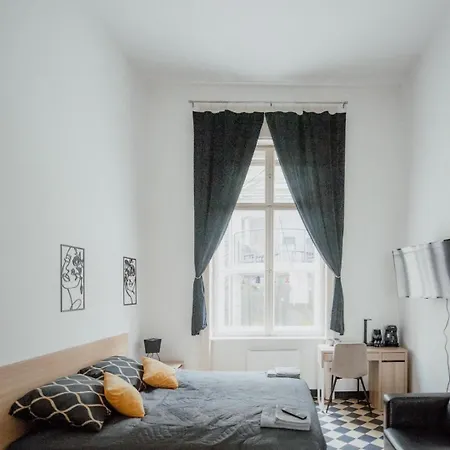 Piotrkowska 77 4 Separete Bedrooms 4 Osobne Z Osobna Lazienka I Kuchnia Na Korytarzu Apartment Łódź