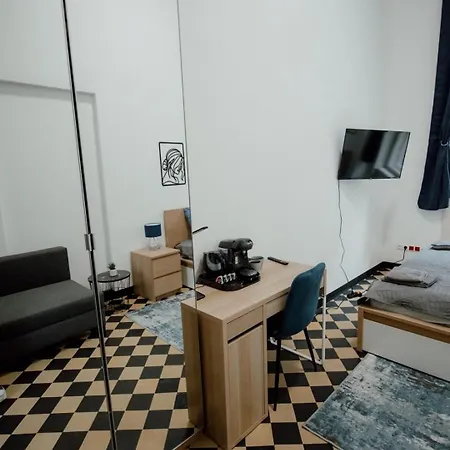 Appartement P77 New 4-bedrooms Piotrkowska Cale Miejsce 4 Z Lazienka I Kuchnia Na Korytarzu Budynku Łódź