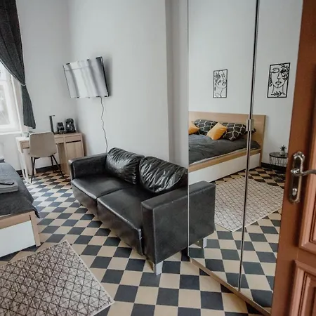P77 New 4-bedrooms Piotrkowska Cale Miejsce 4 Z Lazienka I Kuchnia Na Korytarzu Budynku Łódź