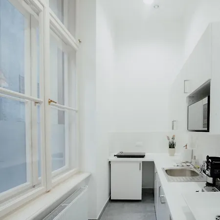 Piotrkowska 77 4 Separete Bedrooms 4 Osobne Z Osobna Lazienka I Kuchnia Na Korytarzu