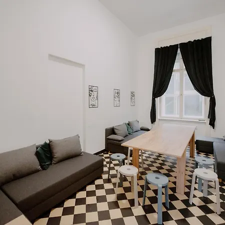 Piotrkowska 77 4 Separete Bedrooms 4 Osobne Z Osobna Lazienka I Kuchnia Na Korytarzu * Łódź