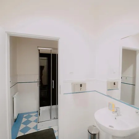 Piotrkowska 77 4 Separete Bedrooms 4 Osobne Z Osobna Lazienka I Kuchnia Na Korytarzu Łódź