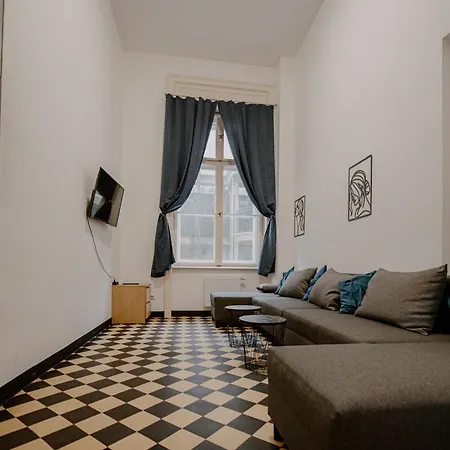 Piotrkowska 77 4 Separete Bedrooms 4 Osobne Z Osobna Lazienka I Kuchnia Na Korytarzu Lägenhet *