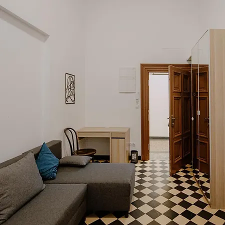 Piotrkowska 77 4 Separete Bedrooms 4 Osobne Z Osobna Lazienka I Kuchnia Na Korytarzu Lägenhet