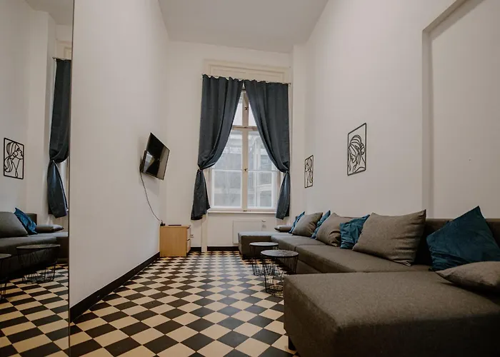 Piotrkowska 77 4 Separete Bedrooms 4 Osobne Z Osobna Lazienka I Kuchnia Na Korytarzu شقة *