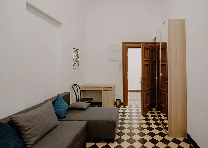 Piotrkowska 77 4 Separete Bedrooms 4 Osobne Z Osobna Lazienka I Kuchnia Na Korytarzu شقة