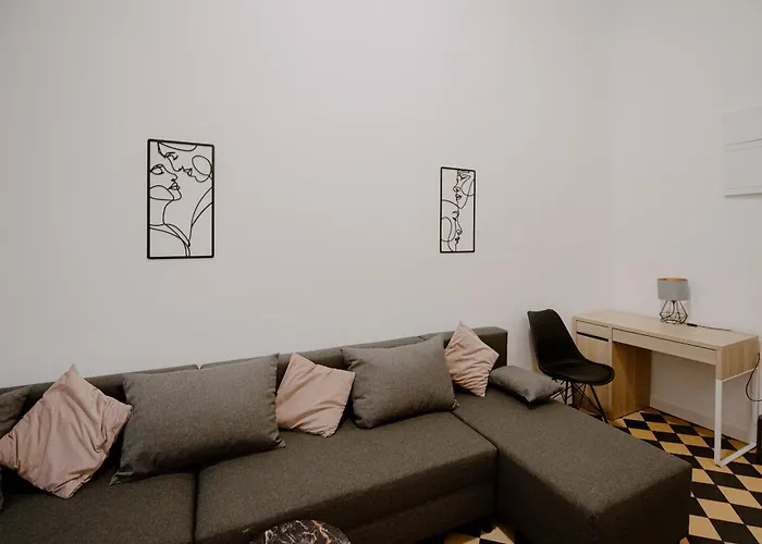 Piotrkowska 77 4 Separete Bedrooms 4 Osobne Z Osobna Lazienka I Kuchnia Na Korytarzu شقة *