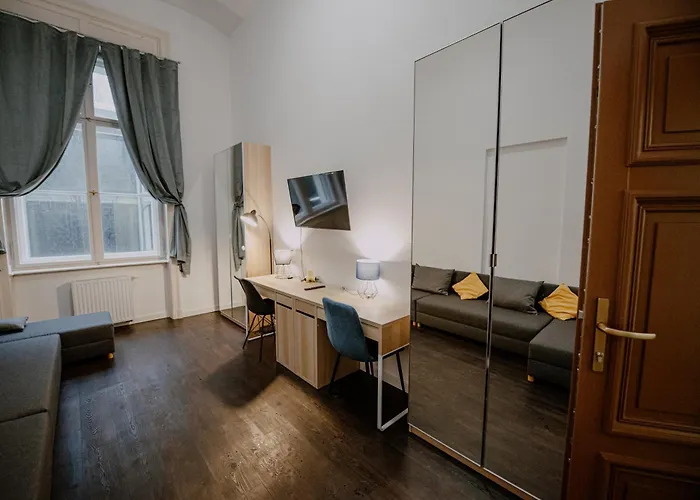 Piotrkowska 77 4 Separete Bedrooms 4 Osobne Z Osobna Lazienka I Kuchnia Na Korytarzu شقة *